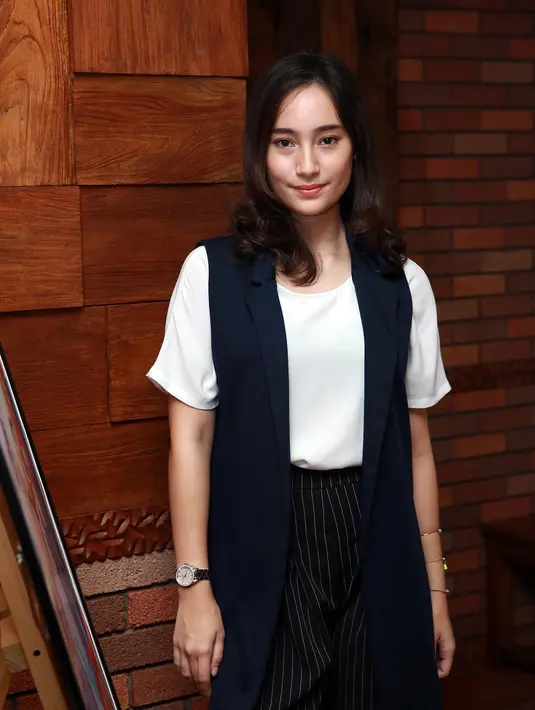 Tak heran jika Tatjana Saphira kerap mendapat pujian, karena menurut lawan mainnya, Chicco Jerikho, dirinya dapat menyampaikan kata-kata tanpa gemetar saat berada di lokasi yang bersuhu dingin. (Deki Prayoga/Bintang.com)