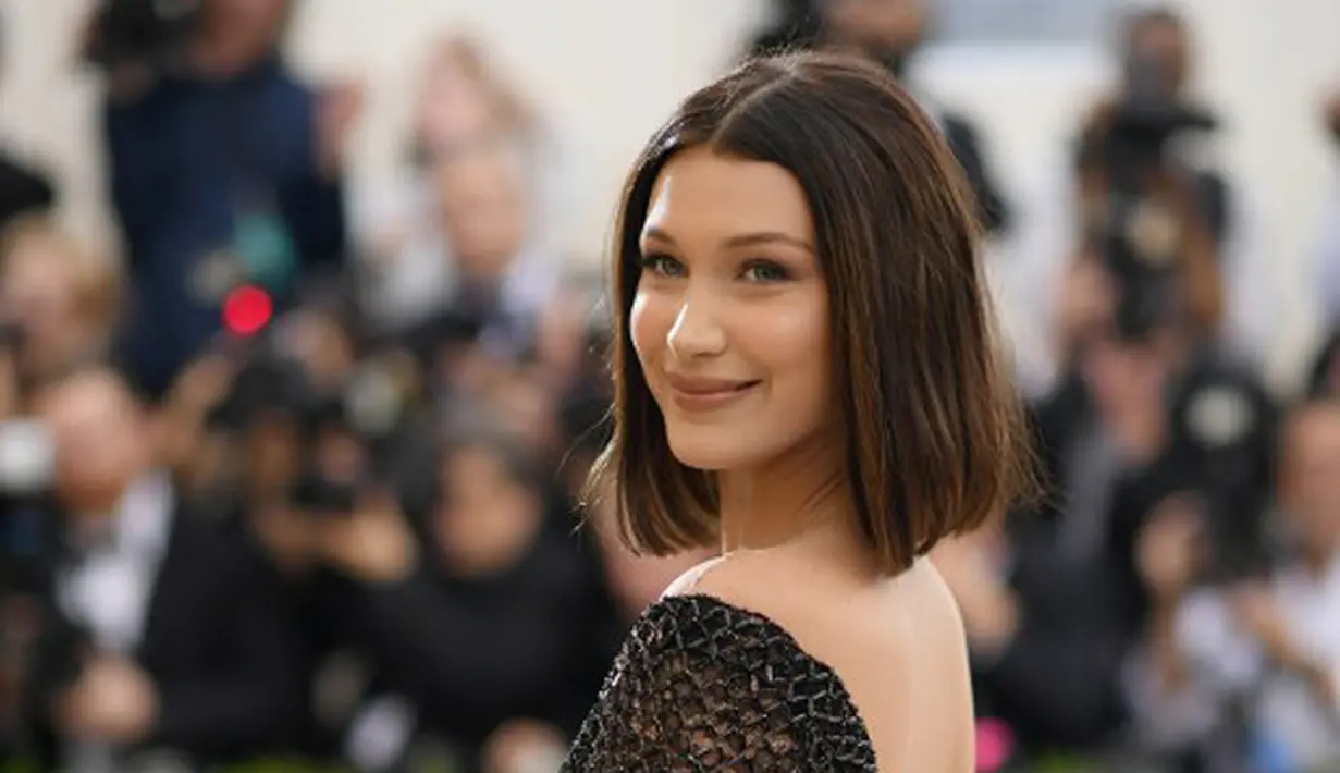 Sumber juga mengatakan, Selena dan The Weeknd memang tampak mesra hadir di Met Gala 2017. Namun kemesraan di antara keduanya ternyata membuat pihak lain merasa terluka. (AFP/Bintang.com)