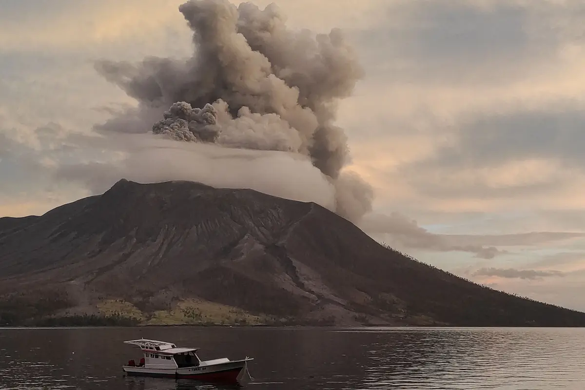 Gunung Ruang Kembali Erupsi