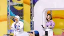 Lewat captionnya, Prastiwi Dwiarti menuliskan kenangan lawasnya saat harus bersiap di subuh hari untuk manggung bareng. Mulai dari nyetir mobil sendiri hingga makeup di dalam mobil. (Liputan6.com/IG/@tentangtiwi).