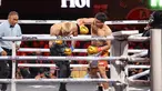 Pada laga ini, Fadly Faisal, kakak kandung dari Fuji, mewakili Indonesia menghadapi debutan sekaligus YouTuber Malaysia, Aisar Khaled. (Bola.com/Abdul Aziz)