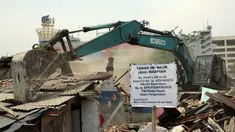 Ratusan kios pedagang di Terminal Depok, Jawa Barat dibongkar, (8/10/2014). (Liputan6.com/Helmi Fithriansyah)