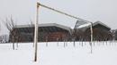Lapangan latih yang tertutup salju menjelang laga lanjutan Liga Inggris 2024/2025 antara Liverpool melawan Manchester United di Stadion Anfiled, Liverpool, Inggris, Minggu (05/01/2025). (AFP/Darren Staples)
