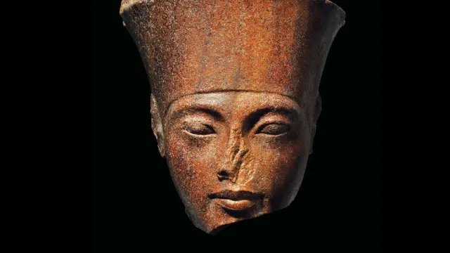 Patung kepala dari Firaun Tutankhamun yang dilelang di London.