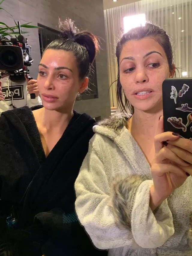 Kim Kardashian dan Kourtney Kardashian