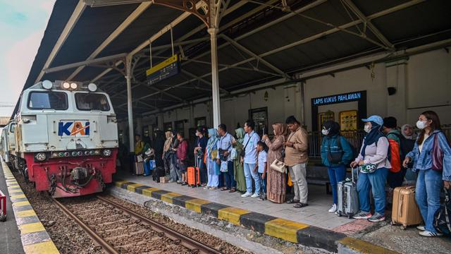 Arus Balik Lebaran 2025, Puluhan Ribu Orang Kembali ke Surabaya