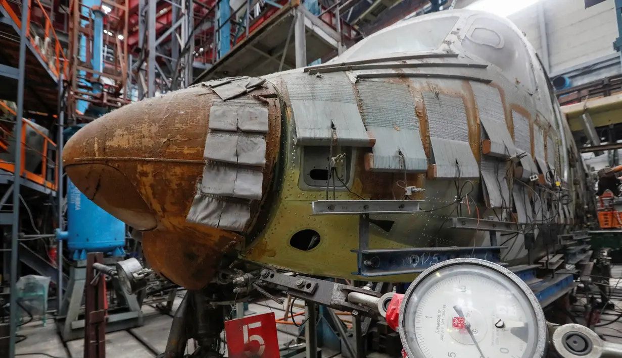 Pesawat An-148 yang tengah dalam proses pengujian ketahanan di fasilitas pabrik Antonov di Kiev, Ukraina (15/5/2019). (Reuters/Valentyn Ogirenko)