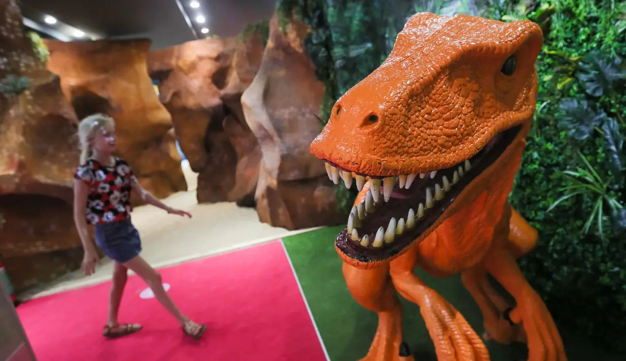Seorang anak mengunjungi Smile Safari, sebuah museum Instagram dan TikTok di Brussel (7/8/2020). Setelah mengambil tindakan pencegahan COVID-19, museum Smile Safari dibuka kembali, mendorong pengunjung untuk mengambil dan berbagi foto serta video melalui Instagram dan TikTok. (Xinhua/Zheng Huansong)
