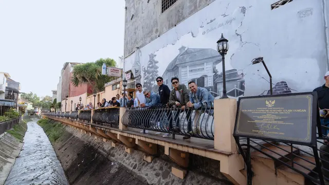 The Dudas Minus One vespaan di Malang (instagram.com/raffinagita1717)