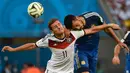 Miroslav Klose. Eks striker Jerman berusia 44 tahun ini tercatat total tampil dalam 24 laga bersama Timnas Jerman di putaran final Piala Dunia pada 4 edisi, mulai 2002 hingga 2014 dengan torehan 16 gol dan 5 assist. Dari 2 kali mencapai final, 2002 dan 2014 ia mampu meraih gelar juara pada edisi 2014 saat Jerman menang 1-0 atas Argentina melalui perpanjangan waktu. (AFP/Odd Andersen)