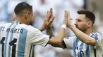 Kepindahan Lionel Messi ke Inter Miami untuk bermain di Liga Sepak Bola Amerika Serikat (MLS) setelah kontraknya berakhir dengan PSG tentu menjadi sebuah kejutan. Tak ada yang menyangka La Pulga memilih klub milik David Beckham tersebut dibandingkan pulang ke Barcelona. Apalagi, dengan kemampuannya seperti sekarang ini, masih banyak klub-klub di liga top Eropa, ditambah klub-klub kaya Arab Saudi yang berniat mendatangkannya. Setelah Lionel Messi, dikabarkan beberapa pemain bintang juga segera menyusulnya ke MLS menurut dua jurnalis Argentina ternama, Gaston Edul dan Cesar Luis Merlo. Ini dia daftar kelimanya. (AFP/Khaled Desouki)