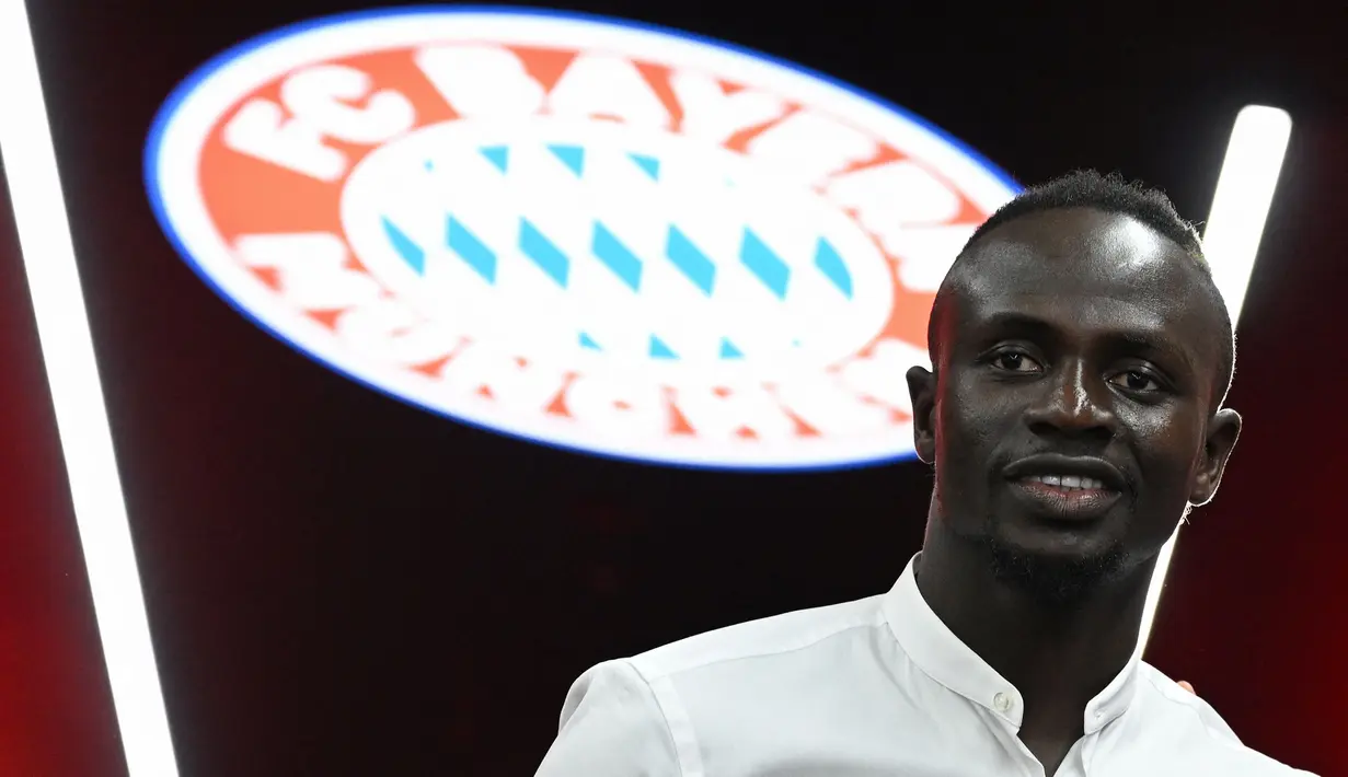Sadio Mane mengaku senang bisa menuntaskan transfernya ke Bayern Munchen. Ia juga menyebutkan sudah lama jatuh hati dengan klub tersebut, bahkan saat dirinya masih membela RB Salzburg. (AFP/Christof Stache)