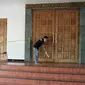 Proses olah tempat kejadian perkara (TKP) penyerangan Gereja Santa Lidwina Bedog, Trihanggo, Sleman, Yogyakarta, Minggu (11/2). (Liputan6.com/Arya Manggala)