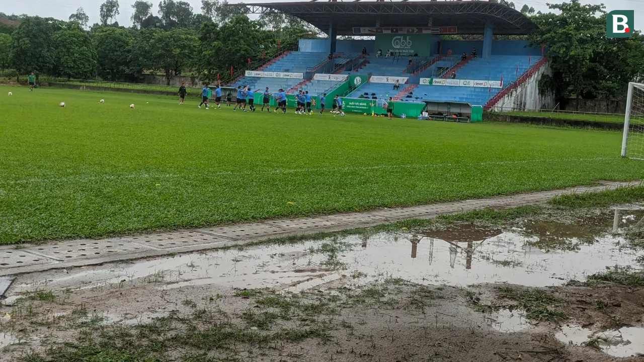 Becek, Suasana Tempat Latihan Timnas Indonesia