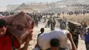 Pergerakan pengungsian warga Gaza kian meningkat seiring gencarnya serangan udara dan darat Israel di pusat kota tersebut. (Eyad BABA/AFP)