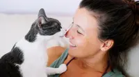 Bermesraan dengan kucing
