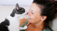 Kini Anda Bisa Menjilat Kucing Tanpa Khawatir Bulunya Menempel
