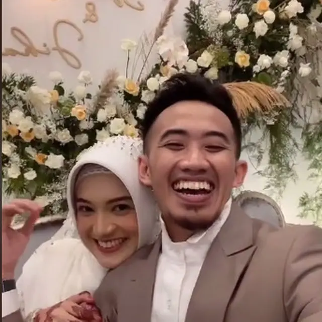 6 Potret Ustaz Syam Elmarusy dan Jihan Salsabila Setelah Menikah, Makin Romantis