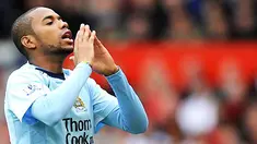 Bahasa tubuh penyerang Manchester City, Robinho, dalam partai lanjutan Liga Premier menghadapi Manchester United di Old Trafford, Manchester,10 Mei 2009. AFP PHOTO/PAUL ELLIS