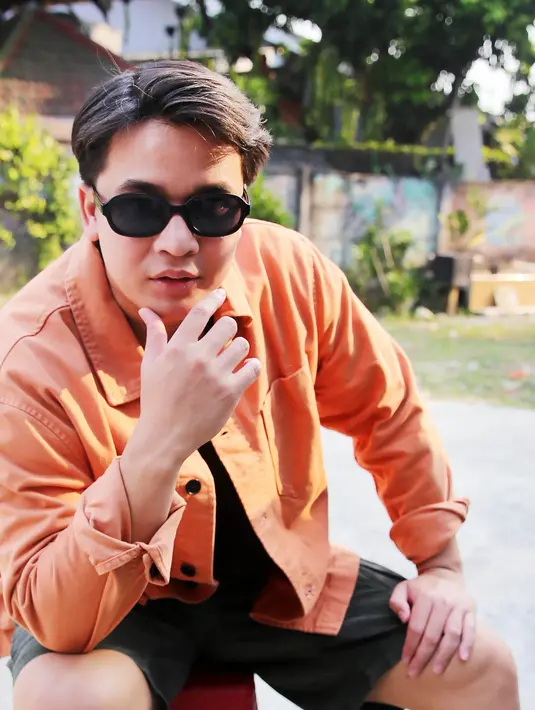 Keseruan bermain games antara Billy Syahputra dan warga Gading Depok Residence akhirnya usai. Saat jam menunjukkan waktu pukul 16.30 WIB, dan Bang Billy harus melanjutkan syutingnya di tempat lain.[Foto: Bambang E Ros/Fimela.com]