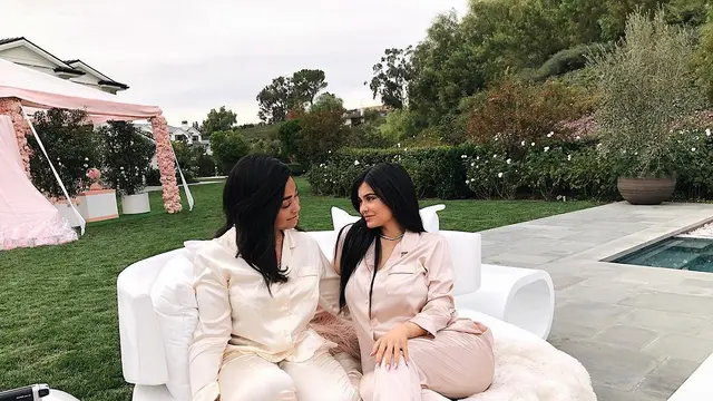 [Bintang] Jordyn Woods - Kylie Jenner