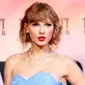 Taylor Swift menghadiri acara gala premiere film Taylor Swift: The Eras Tour di AMC The Grove, Los Angeles, California, Amerika Serikat, Rabu (11/10/2023). Taylor Swift mengejutkan para penggemarnya ketika menghadiri acara tersebut. (Matt Winkelmeyer/Getty Images/AFP)
