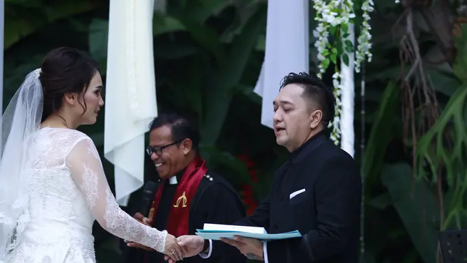 Feby Febiola dan Franky Sihombing