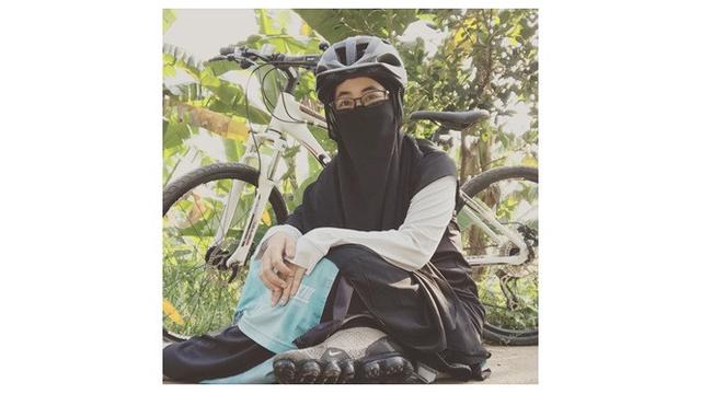 Umi Pipik Akui Idap Tumor Kelenjar Getah Bening, Ini 6 Potretnya saat Olahraga