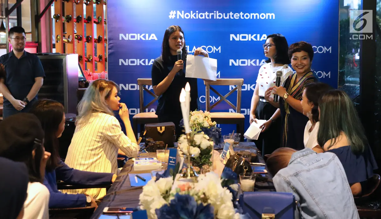 Beberapa selebgram saat acara #Nokiatributetomom yang diselenggarakan Fimela.com dan Nokia di Kota Kasablanka, Jakarta, Minggu (27/5). Pihak Nokia memperkenalkan produk terbarunya. (Liputan6.com/Helmi Fithriansyah)