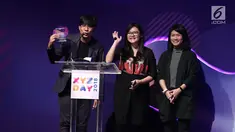 Tim Sore memberikan sambutan saat menerima penghargaan best branded video content of the year dalam acara XYZ Day 2018 di The Hall Senayan City, Jakarta, Rabu (25/04). (Liputan6.com/Herman Zakharia)