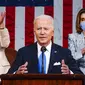 Presiden Joe Biden berpidato didampingi Wakil Presiden Kamala Harris dan Ketua DPR Nancy Pelosi di Kongres, US Capitol, Washington, Amerika Serikat, Rabu (28/4/2021). Pidato pertama Joe Biden di depan Kongres kali ini khusus hanya untuk undangan. (Melina Mara/The Washington Post via AP, Pool)