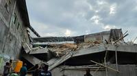Bangunan empat lantai Pondok Pesanteren Al-Khoziny di Buduran, Sidoarjo, Jawa Timur, ambruk, Senin (29/9/2025). (Liputan6.com/Dian)