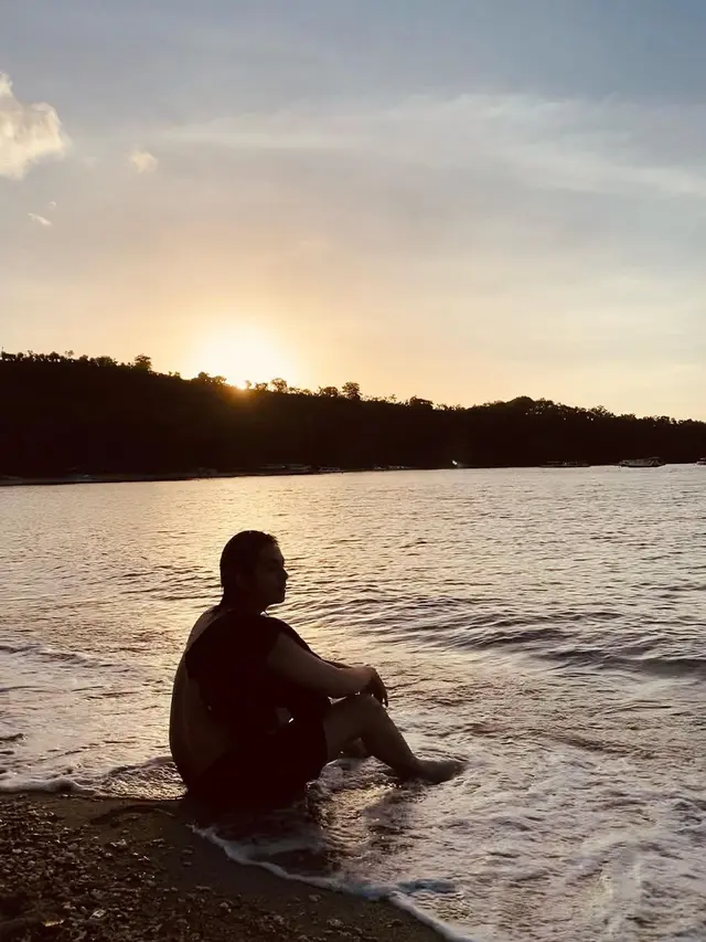 Angga Yunanda berlibur di Lombok (foto: Instagram/@anggayunandareal16)