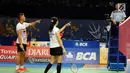 Ganda Campuran Indonesia, Preveen Jordan/Debby Susanto melakukan protes saat melawan Mathias Christiansen/Sara Thygesen (Denmark) di putaran pertama Indonesia Open 2017 di Jakarta, Selasa (13/6). (Liputan6.com/Helmi Fithriansyah)