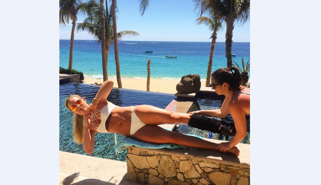 Lindsey Vonn saat menjalani terapi cedera kaki kiri. (Instagram/Lindseyvonn)