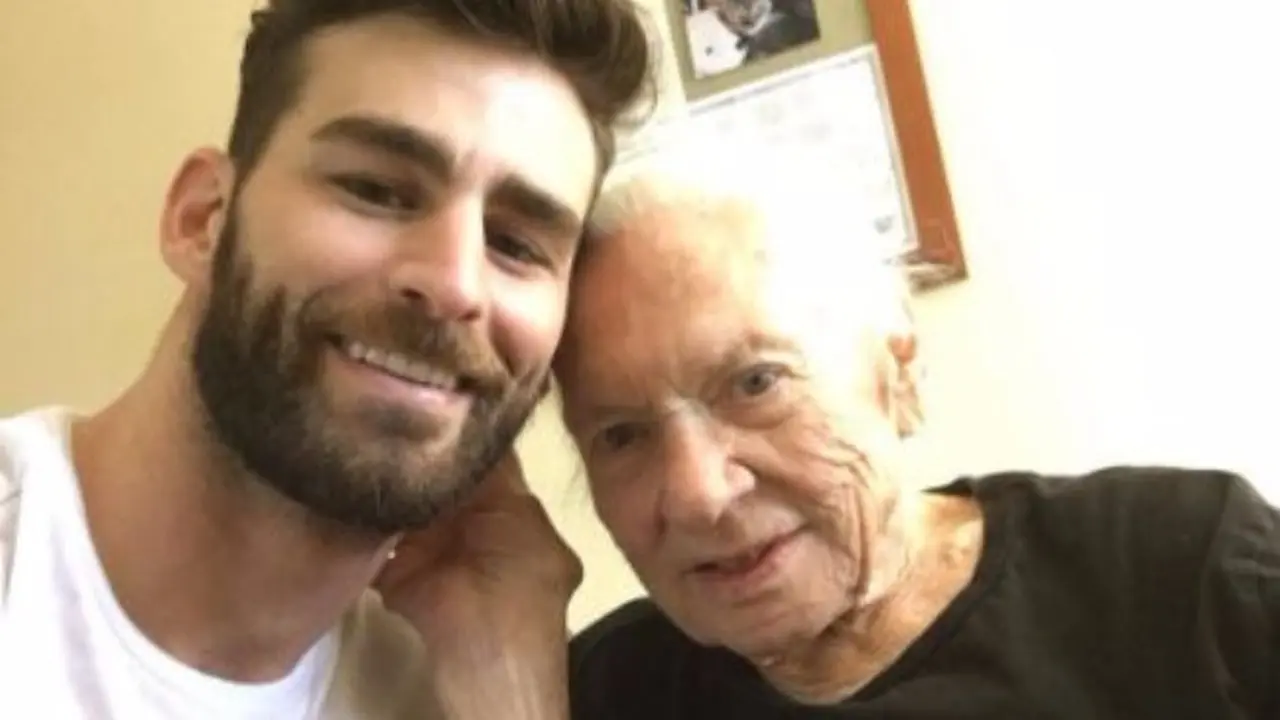 Idap Leukimia, Pria Ganteng Ajak Nenek 89 Tahun Tinggal Bareng