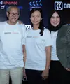 Sekitar 500 orang akan dilibatkan dalam pembuatan dua film pendek sutradara Livi Zheng. Film pendek berjudul Life is Full of Surprises dan Second Chance itu akan syuting di Sukabumi, Jawa Barat.(Deki Prayoga/Bintang.com)