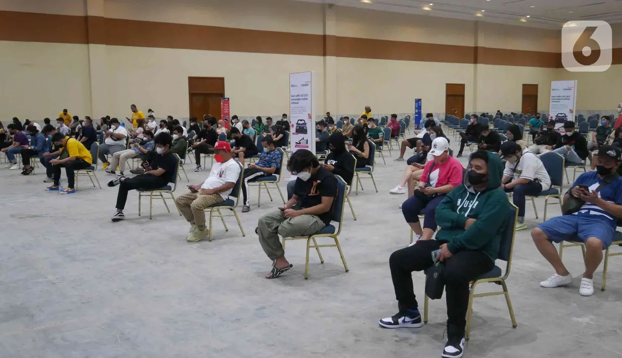 Suasana acara Urban Sneaker Society 2021 di Jakarta Convention Center, Senayan, Jakarta, Minggu (5/12/2021). Acara menghadirkan kegiatan NFT Gallery, Sneaker Museum dan juga Raffle yang menjadi salah satu daya tarik Urban Sneaker Society dari tahun ke tahun. (Liputan6.com/Herman Zakharia)