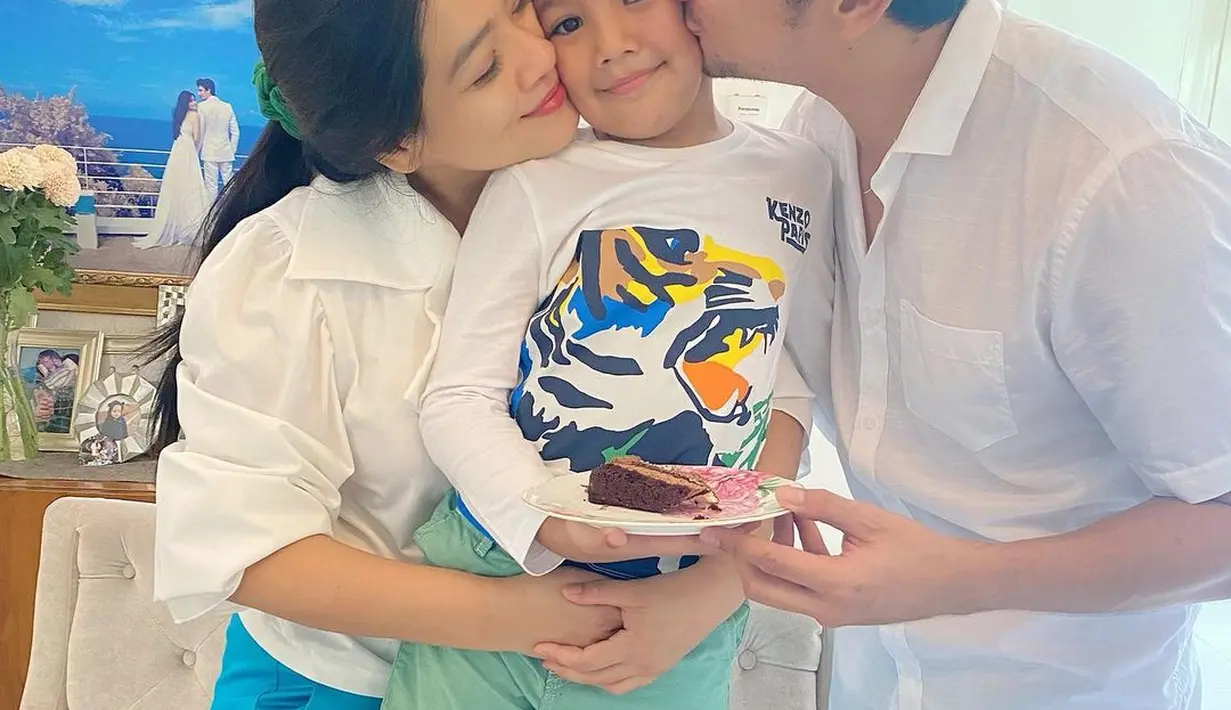 Ultah Anak Titi Kamal dan Christian Sugiono (Instagram/titi_kamall)