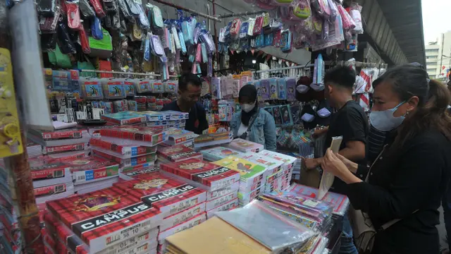 Memasuki Tahun Ajaran Baru, Penjualan Buku Tulis Laris Maris