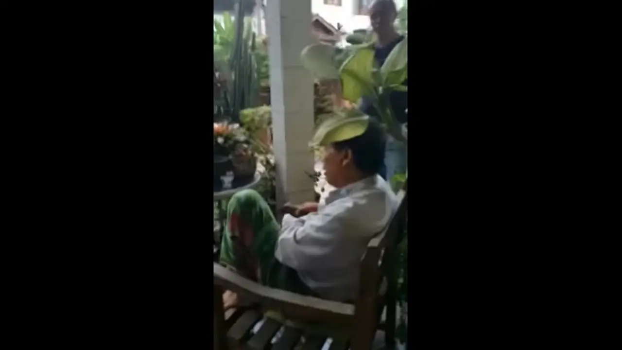 Dijemput Polisi, Sri Bintang Pamungkas: Saya Mau Salat Dimana?