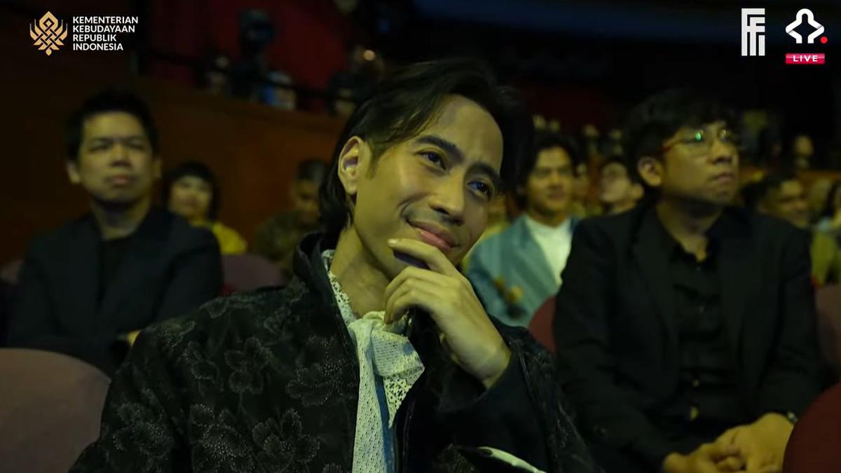 Potret Vidi Aldiano Sambut Kemenangan Sheila Dara di FFI 2025, Tatapannya Penuh Rasa Bangga dan Haru
