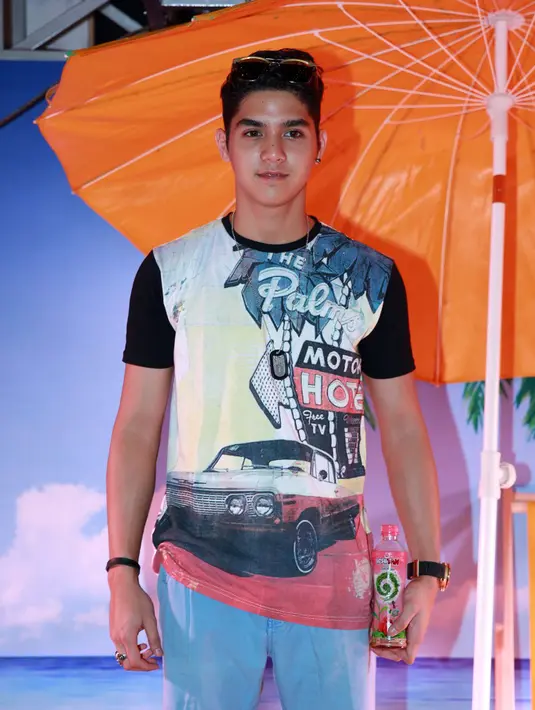 Al mengaku lebih merasa nyaman menganggap Pevita adalah kakak kandungnya saja. (Deki Prayoga/Bintang.com)