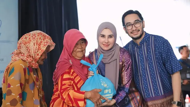 Outfit Ibu Pejabat Syahnaz Sadiqah (Foto: Instagram @syahnazs)
