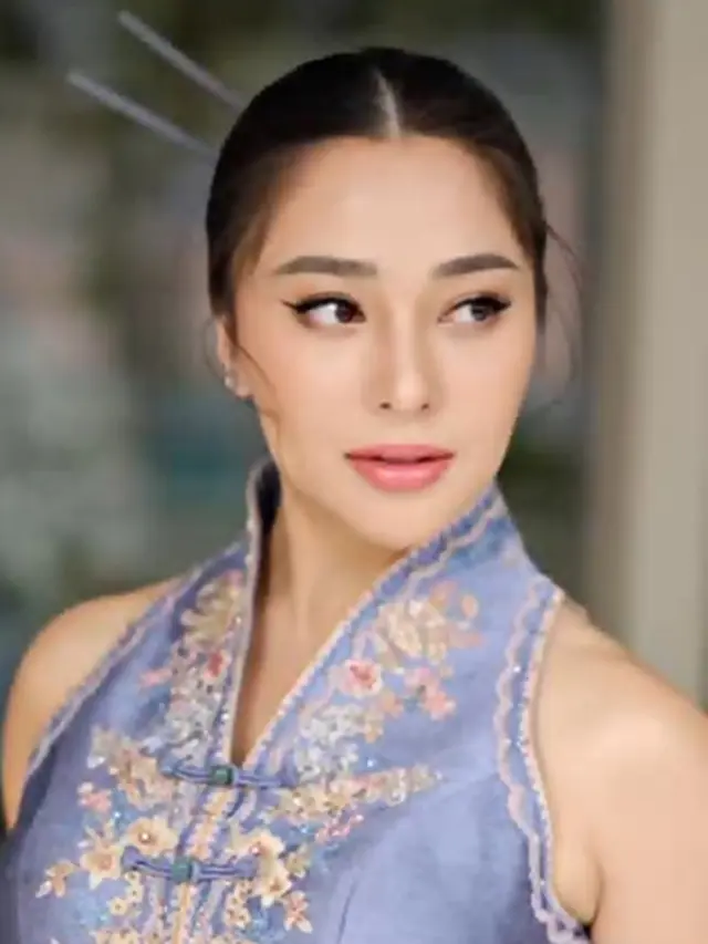 7 Potret Nikita Willy Tampil Menawan Pakai Busana Cheongsam Ini Curi Perhatian