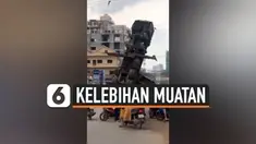 thumbnail truk terjungkit kelebihan muatan