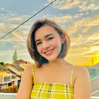 “Supaya tahun depan new normal lagi, terus udah bisa beraktifitas dan bisa kuliah. Dan mungkin aja aku ajakin Billy kuliah," lanjut Amanda Manopo. (Instagram/amandamanopo)