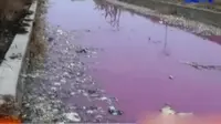 Akibat tercemar limbah, Sungai Kamal di Brebes, Jawa Tengah jadi berwarna kemerahan hingga 