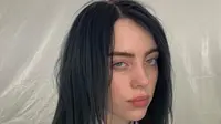 Sepatu Misterius Billie Eilish Bikin Geger, Warna Pink atau Hijau Mint?
