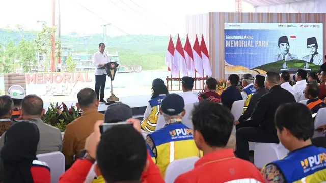 Presiden Joko Widodo atau Jokowi melakukan peletakan batu pertama atau groundbreaking Memorial Park Ibu Kota Nusantara (IKN)